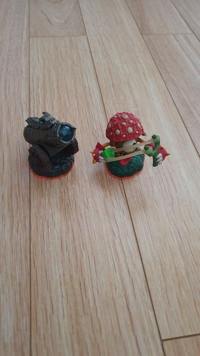 Figurine Skylanders Giants (preț pentru ambele figurine)