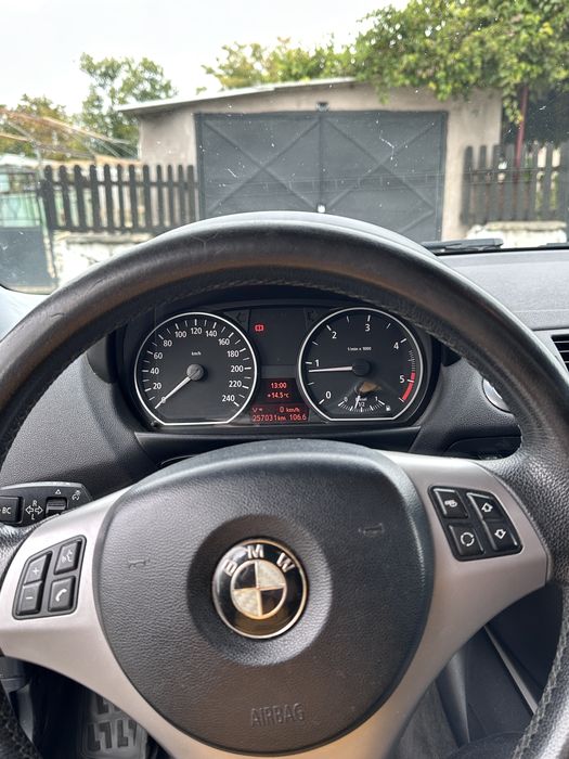 Bmw seria 1 e 87