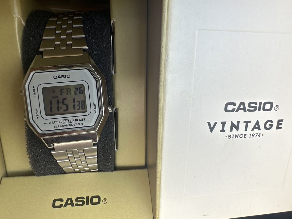 Часовник Casio Retro