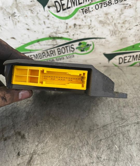 Calculator airbag 8201 00 28 28 Fiat Punto a 2-a generatie