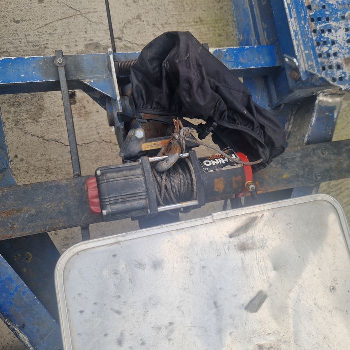 Vând platformă 260kg se conduce cu B