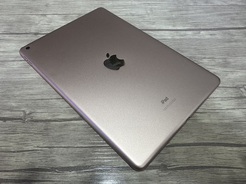 Продам Apple iPad 8 32Gb Gold