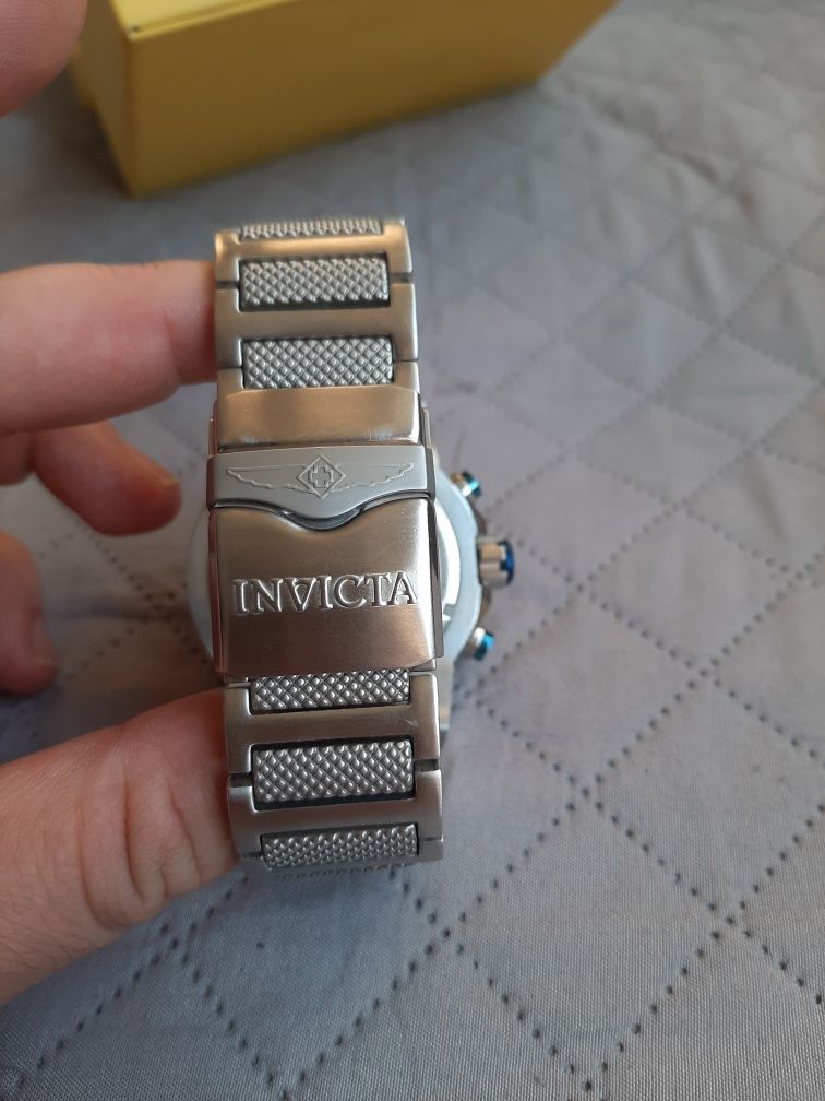 Часовник Invicta bolt