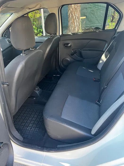 Vând licență taxi cu Dacia logan 1,5 dci an 2017 preț 7000€ neg