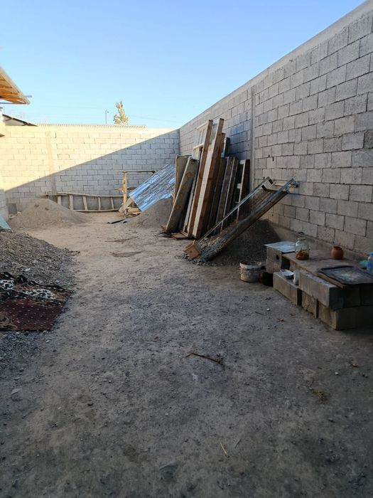 2 sotikli chala bitgan xovli uy sotiladi