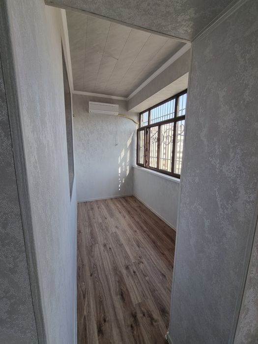 1 xona 2 xona qilinadigan kvartira Navoiy shaxri markazida