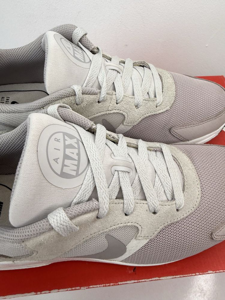 Nike Wmns Air Max Guile (42.5) Маратонки