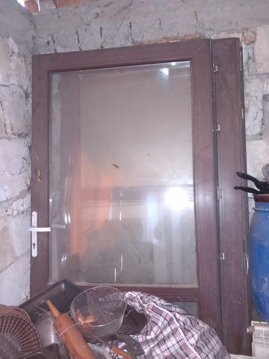 Vând doua uși de termopan plus rama