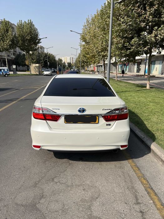 Toyota Camry 55 Hybrid 2016 года