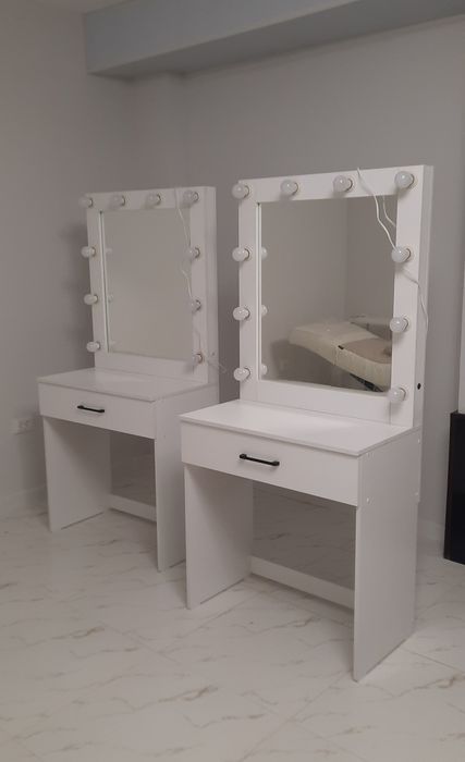 Со скидкойТрюмо Зеркало с лампами 90 см