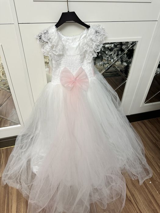 Платье пышное на 8-10 нет