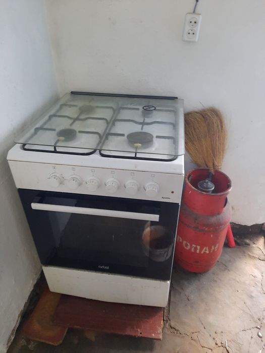 Продам газ плиту +баллон, рабочий.  Только  звонки,  тел  сот  внизу.