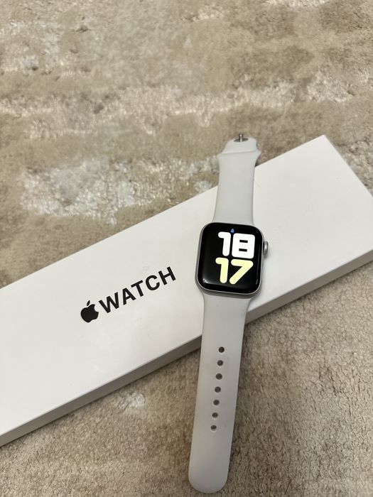 Продам Apple watch SE 40mm silver 2nd Gen в отличном состояние