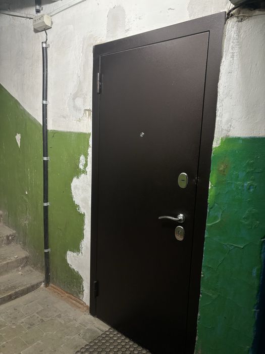 Продам входную дверь (самовывоз)