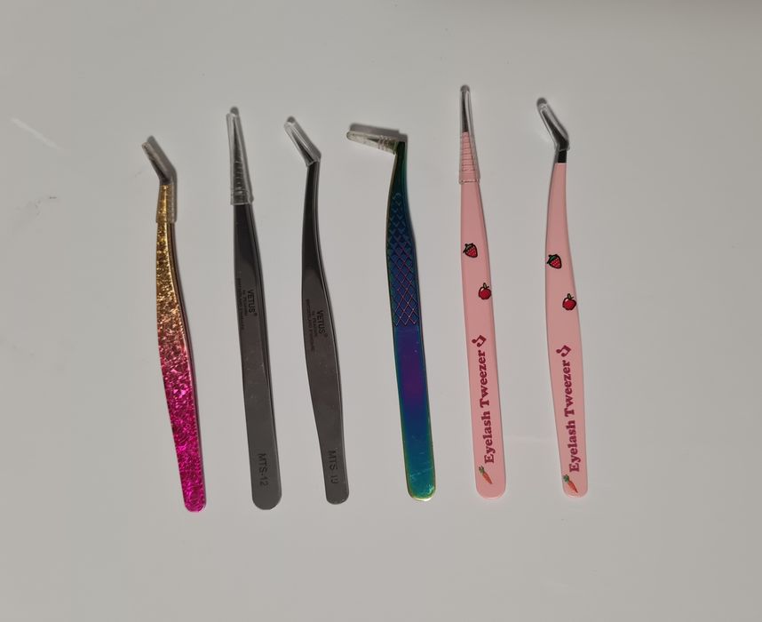 Vând pensete în stare noua