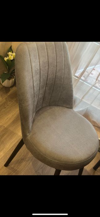 Маса ползвана много малко с подарък 2 стола