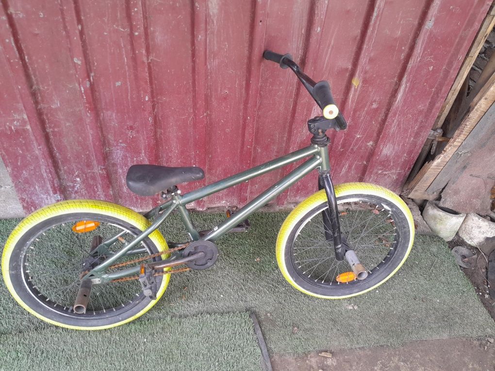 Bicicleta bmx vând urgent