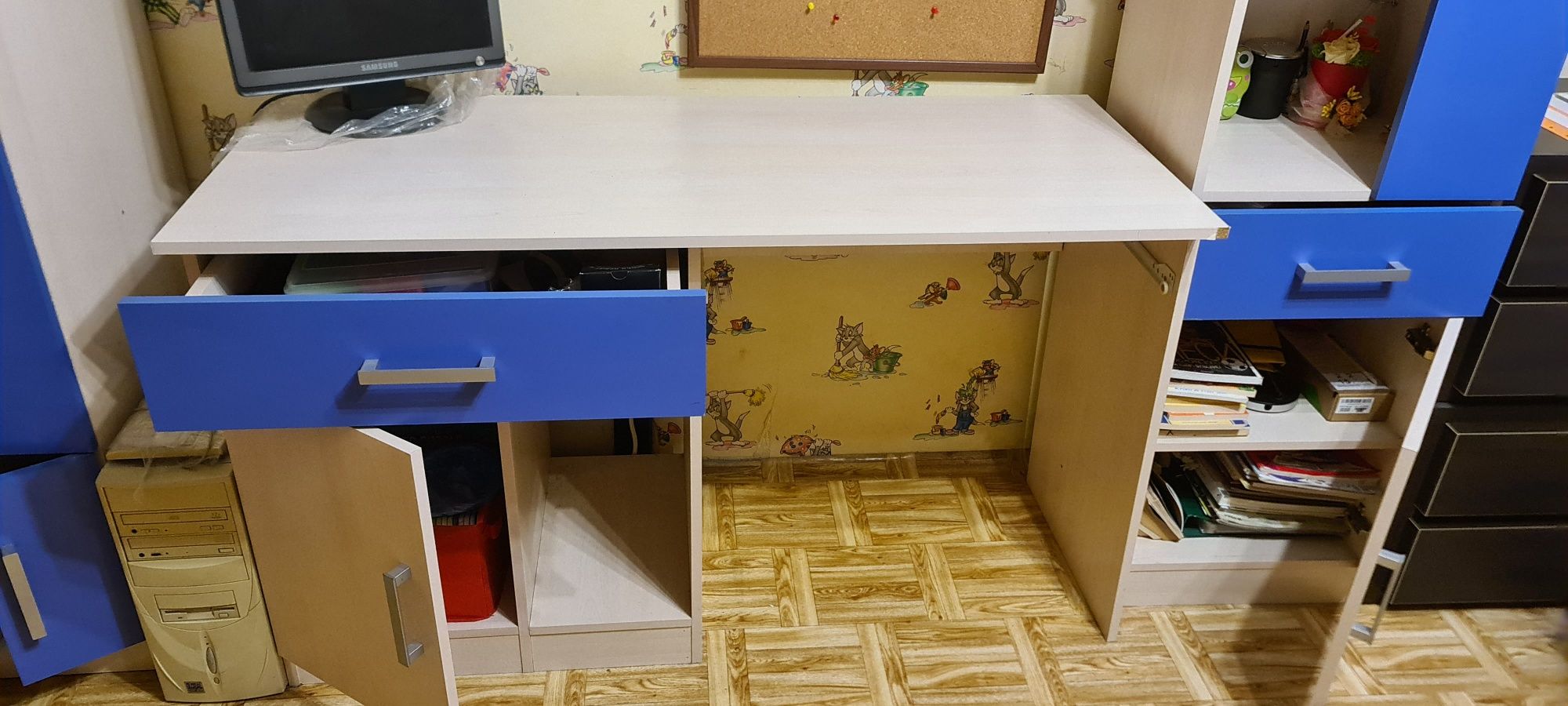 Детска Секция + Бюро и Гардероб