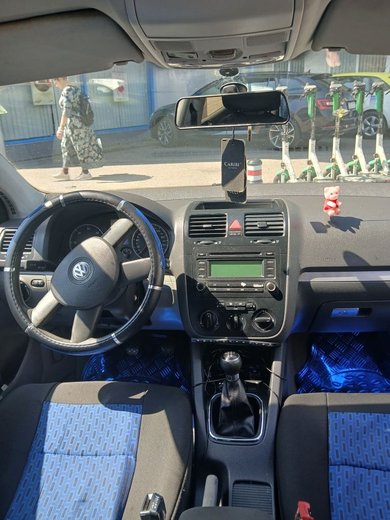 Vând golf 5 1.9Tdi cu 105 cp cod motor BKC