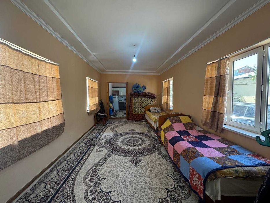 4.8 sotixli hovli sotiladi.