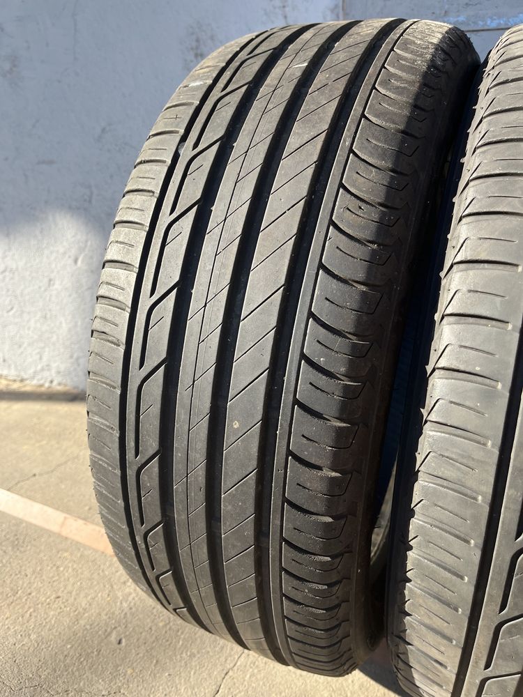 2 бр. летни гуми 215/50/18 Bridgestone DOT 1119 5 mm