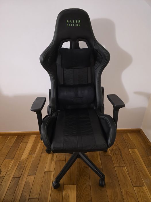 Scaun gaming razer