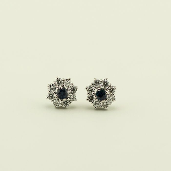 Cercei de aur alb 18k, 3,26 grame, safire si diamante(cod 8549)