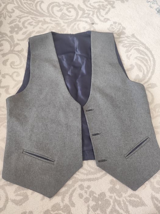 Продам желет для мальчика