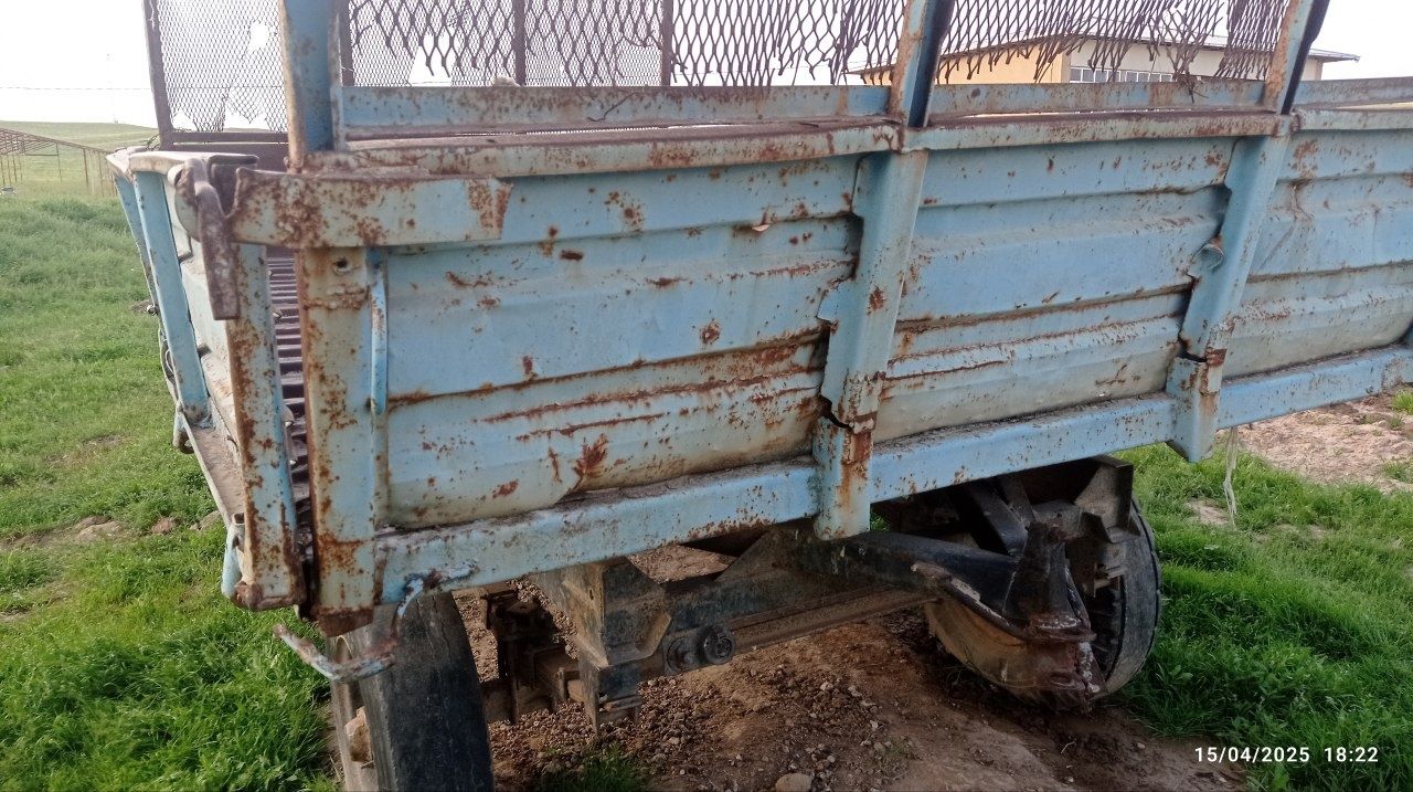 Traktor tlichka sotiladi