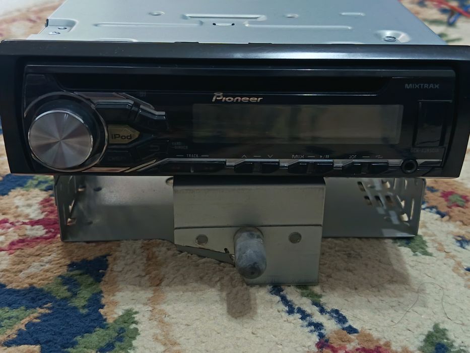 Пионер магнитофон сотилади