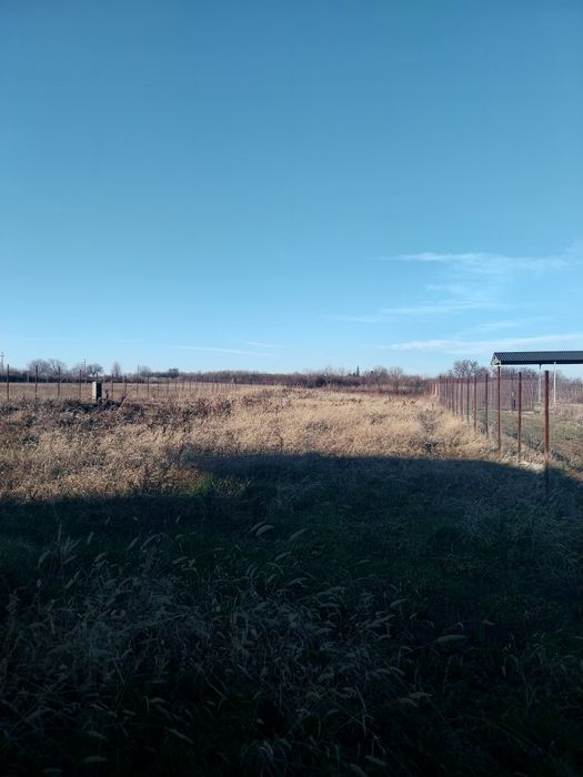 Vand teren 2000mp cu casa la gri