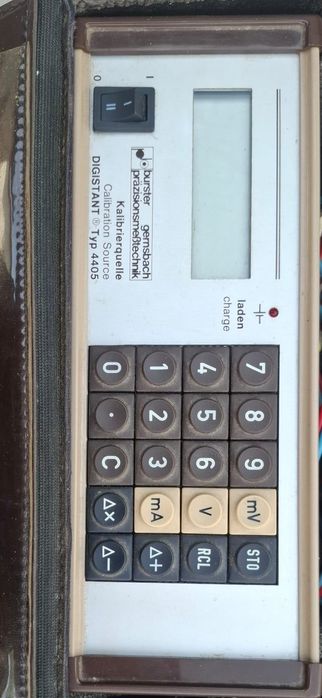 Калибрационен източник на напрежение и ток