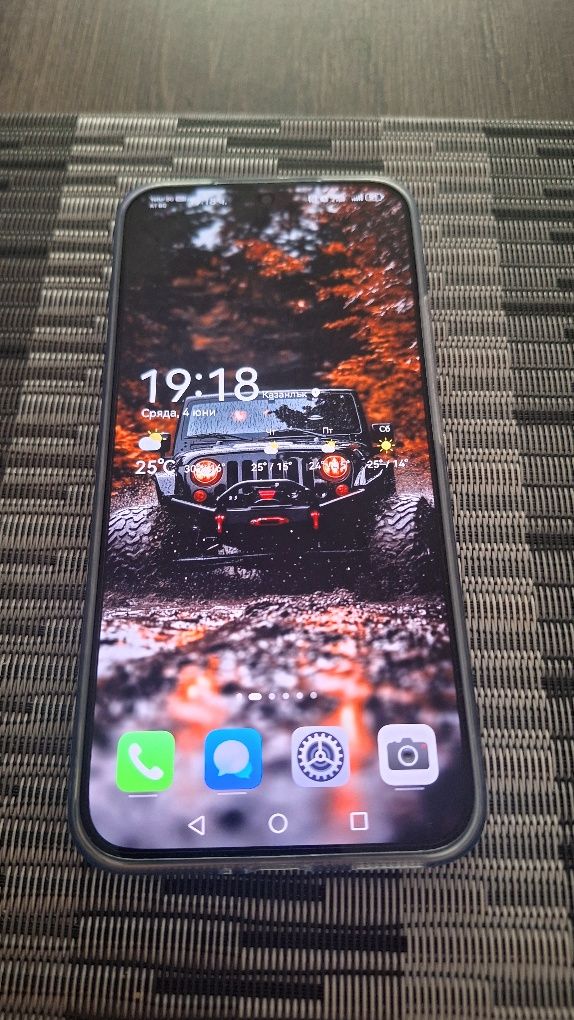 Телефон Huawei NOVA 13