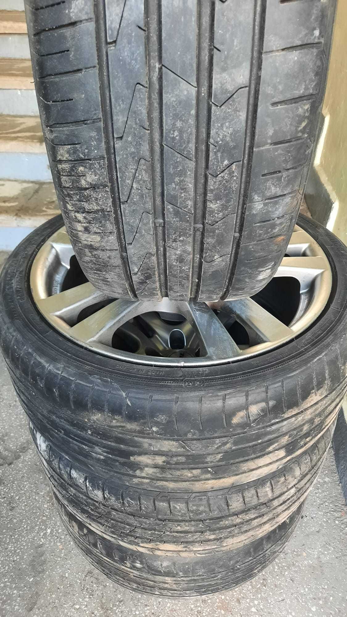 Roți magneziu cu cauciucuri de vara 225/40/18 pentru vw ,seat,skoda,