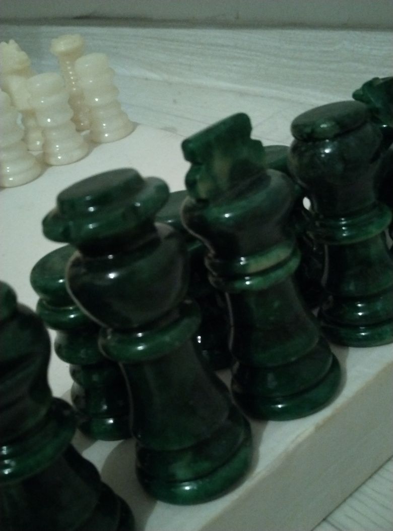 Янтарные стеклянные шахматы