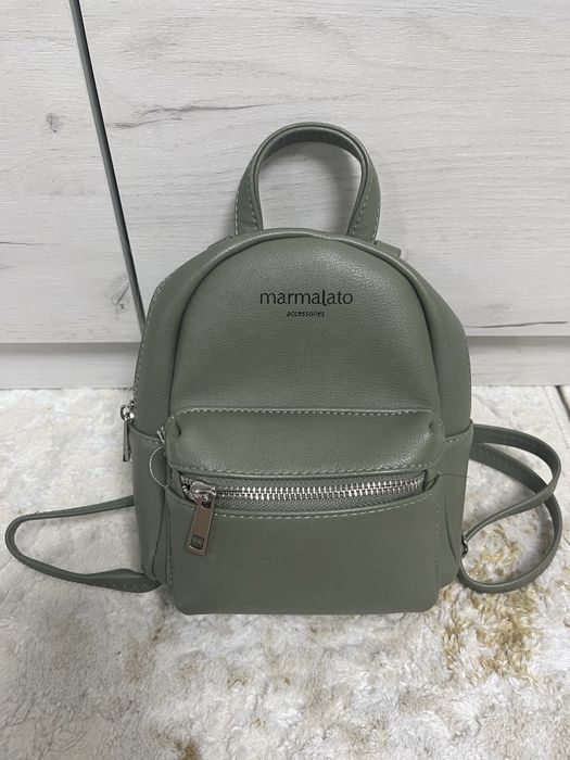 Рюкзак зеленого цвета