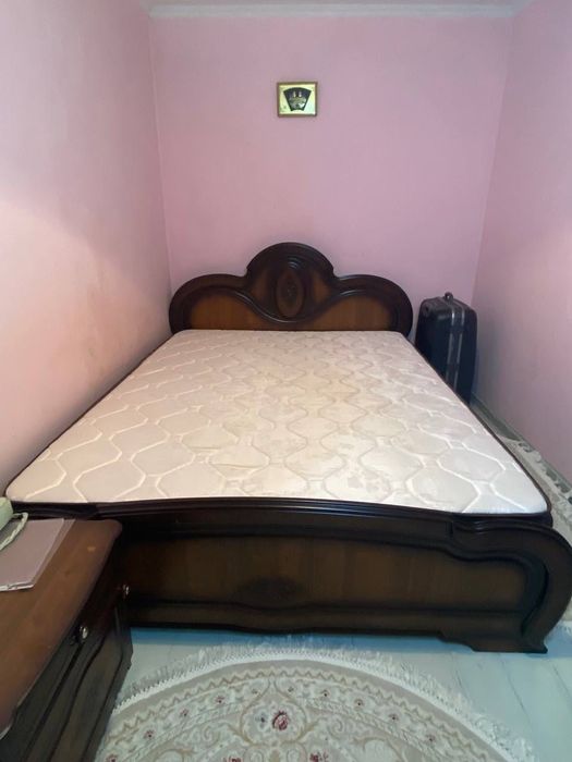 Срочно  продаю кровать с матрасом 180/200