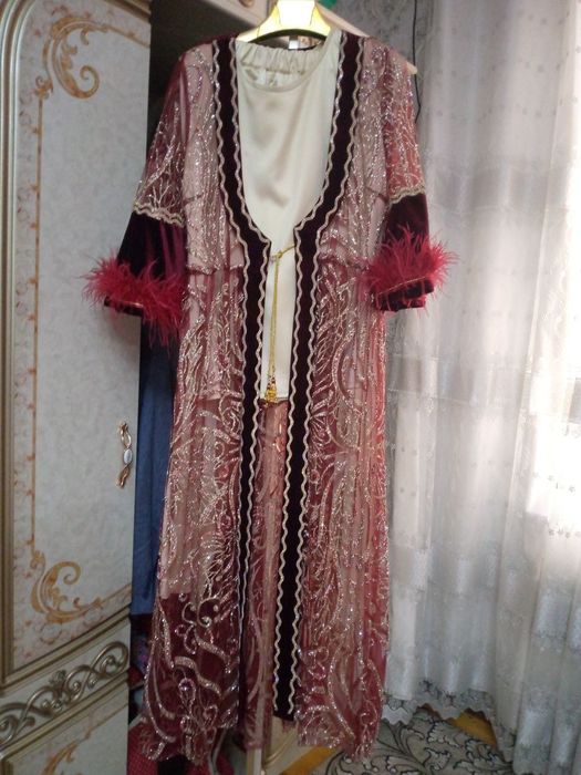 Koʻylak troyka sharfi bilan