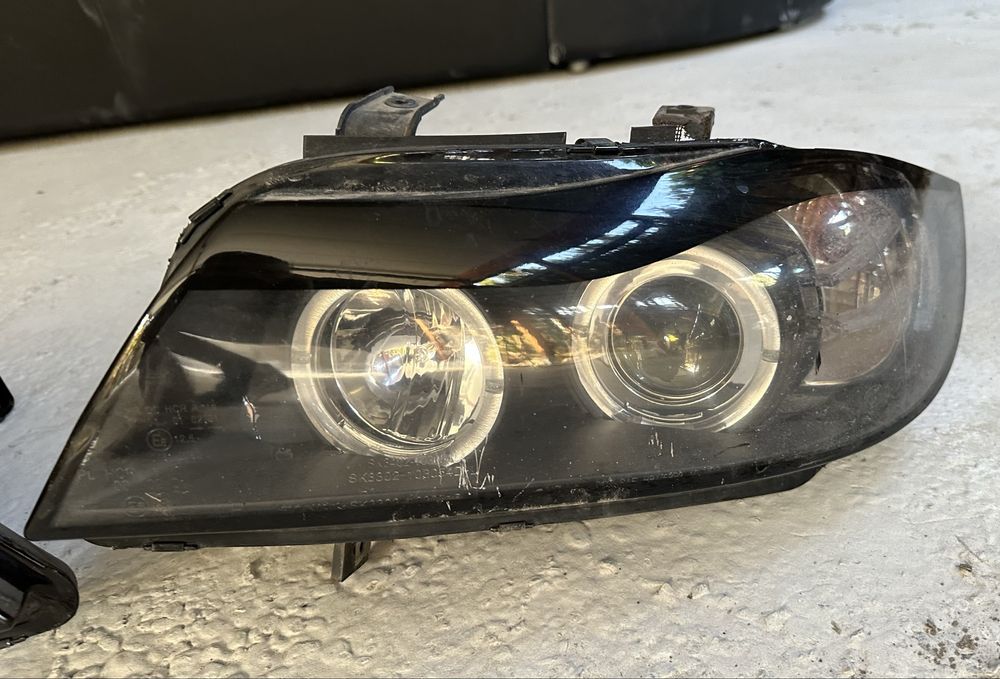 Фарове ангелски очи / angel eyes за БМВ Е90 / BMW E90 (2005/2008)