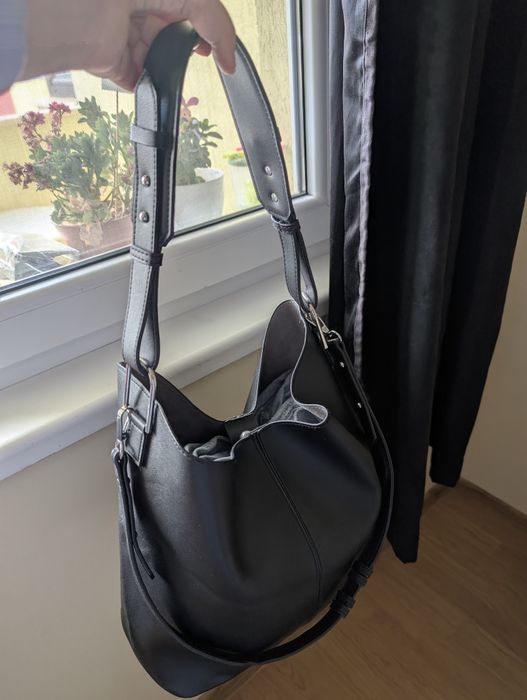 Черна чанта с дълга и къса дръжка без прегради