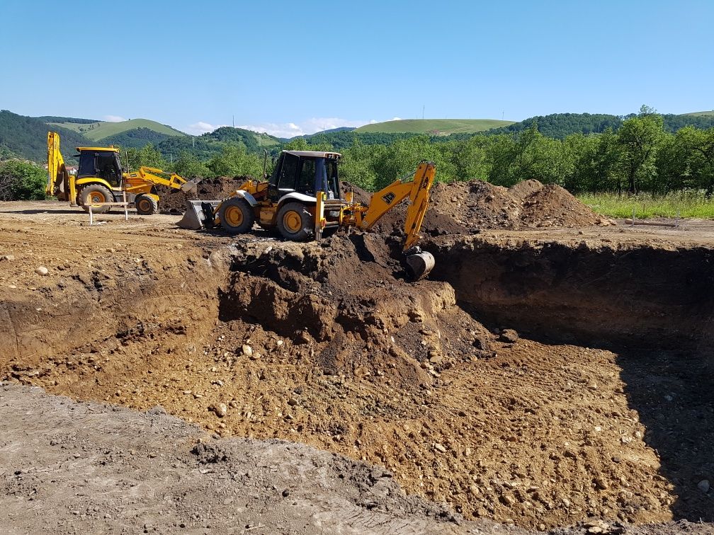 Închiriez Buldoexcavator