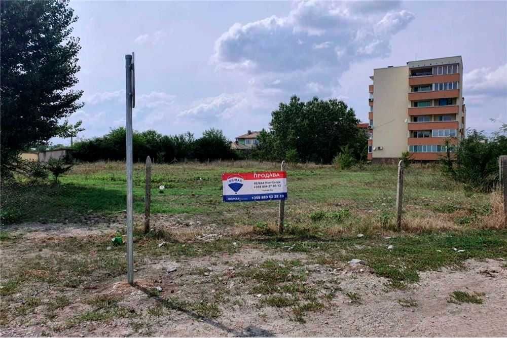 Продава се Парцел в Полски Тръмбеш - 2020 кв.м за 42 €/кв.м - Снимка #2