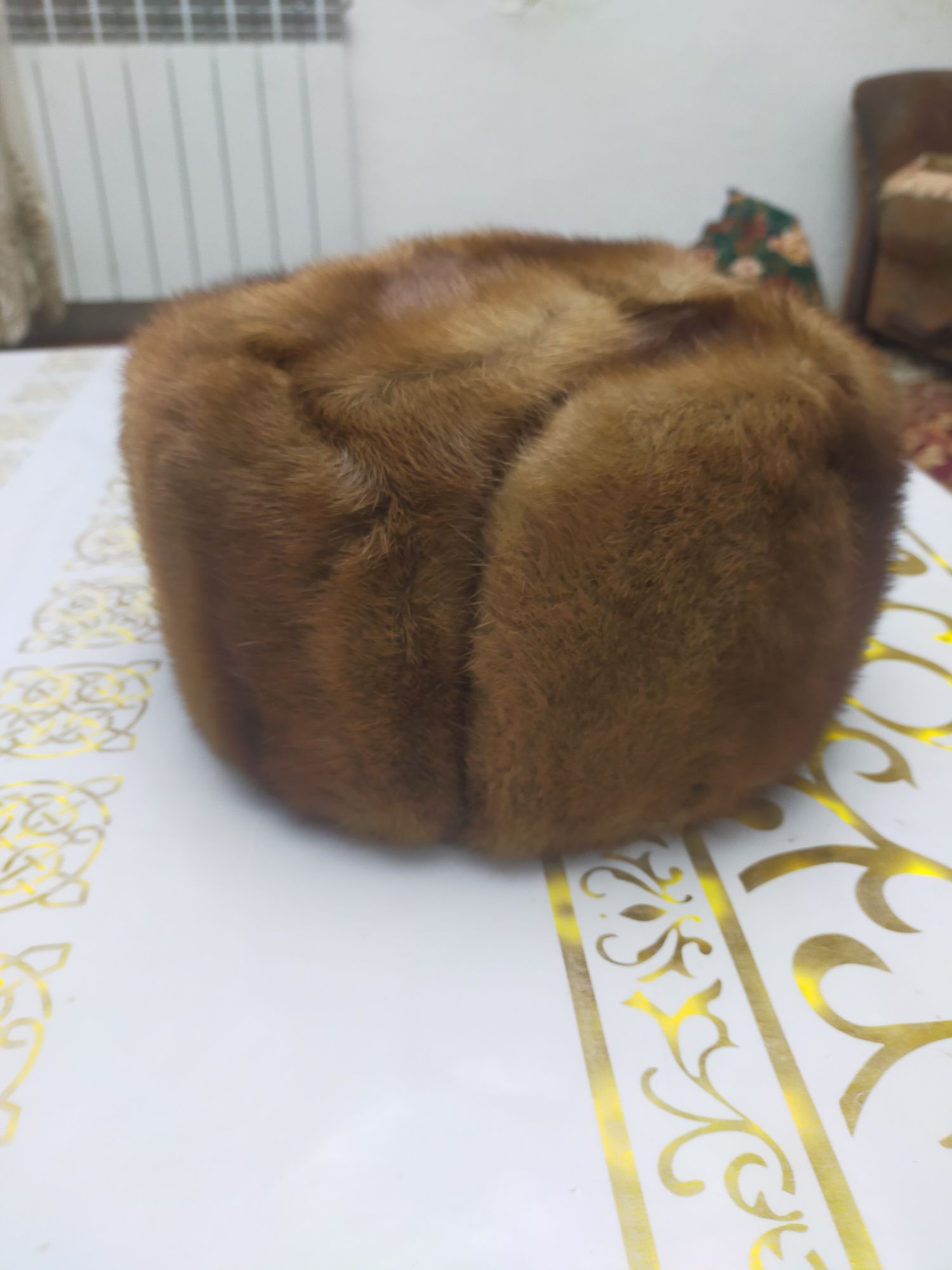 Шапки почти новые