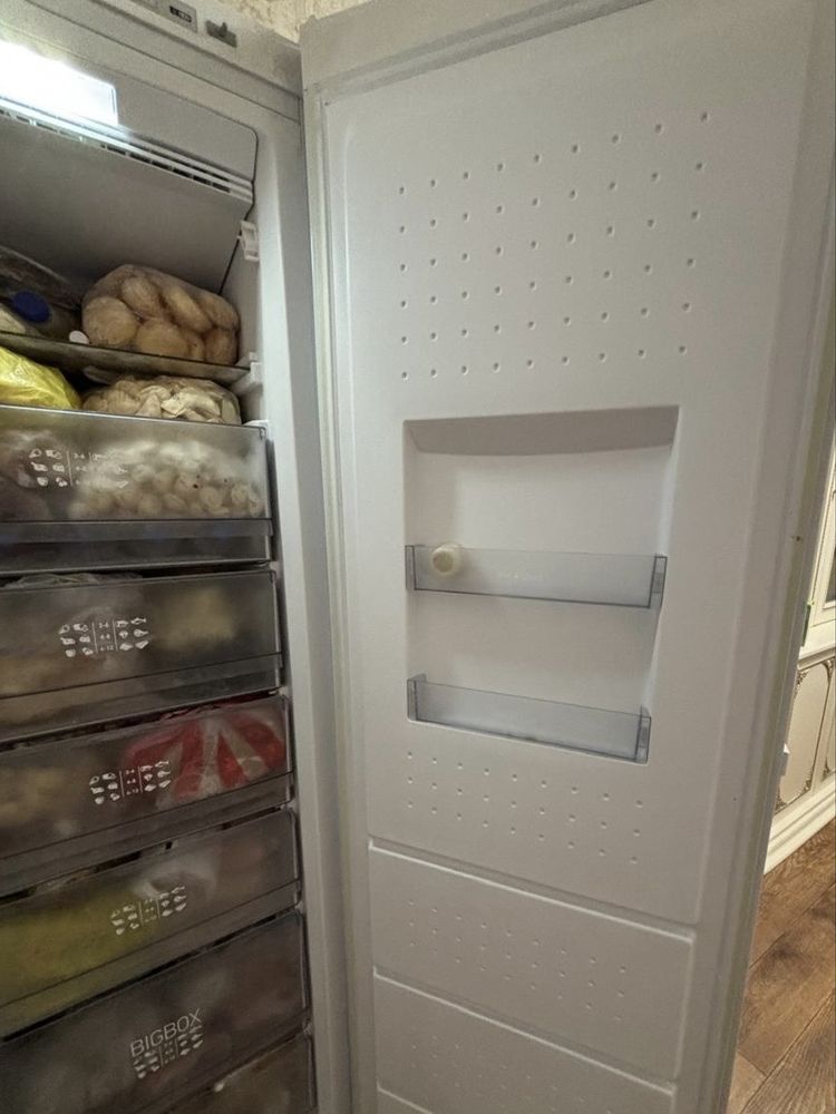 Продам морозильную камеру