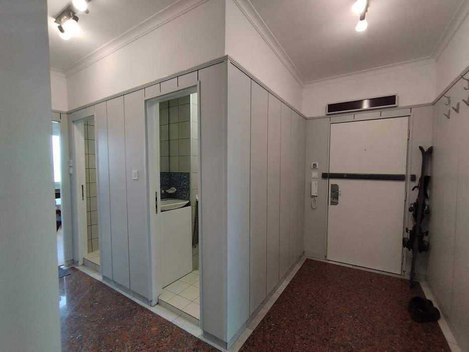 Дава се под наем Тристаен апартамент в София, Света Троица - 120 кв.м за 800 € - Снимка #15