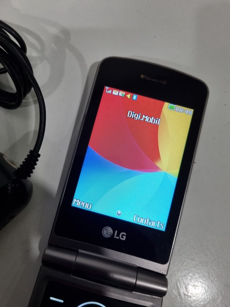 Telefon cu clapeta LG  - G351 cu display destul de generos
