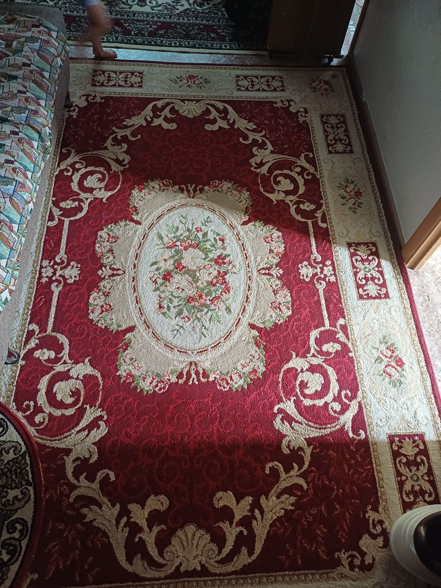 Продам ковёр. 3/2.