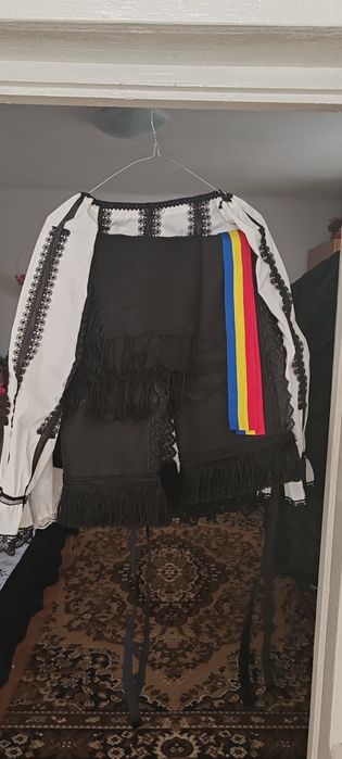 Vând Costum popular nou pt detalii la Nr afișat