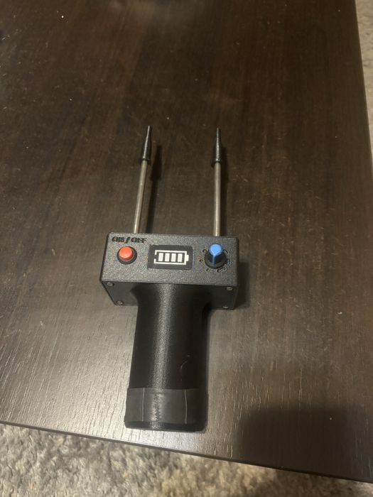 Asomator pe acumulatori pentru porci