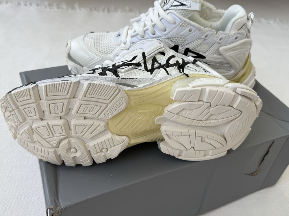 Balenciaga runner